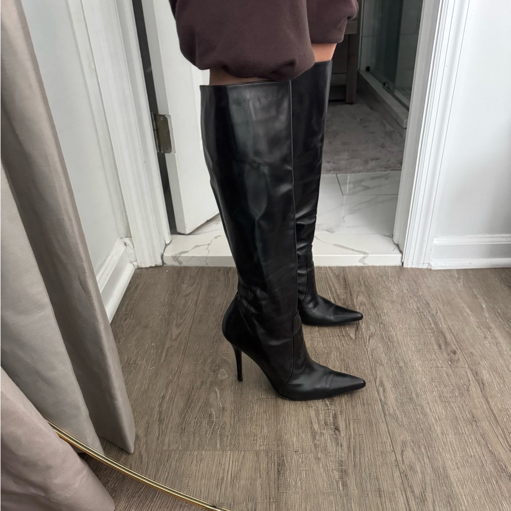 Stuart Weitzman Black Leather Pointed-Toe Knee-High Heeled Boots